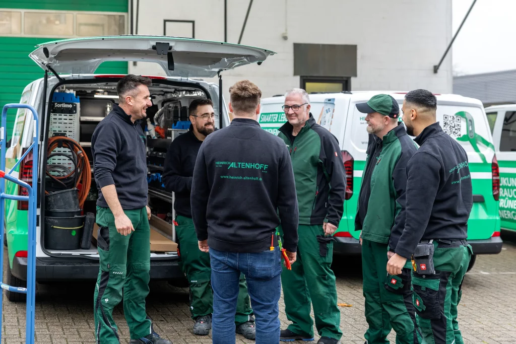 Team, Mitarbeiter, Anlagenmechaniker, Servicetechniker, Elektrotechniker, Wärmepumpe im Altbau in Osnabrück, Photovoltaik in Osnabrück