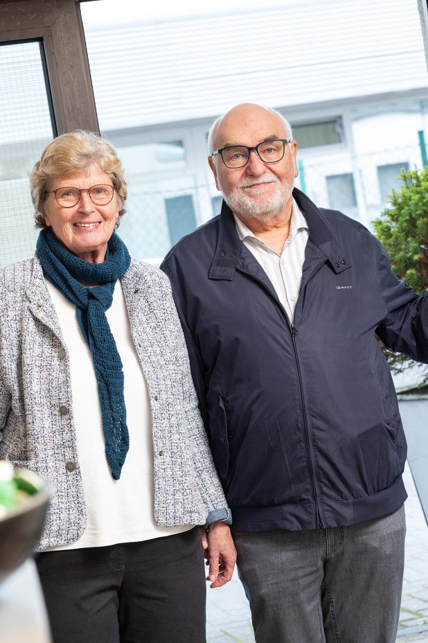 Kunden betreten Büro